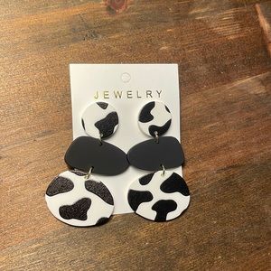 NWOT Cow Print Earrings 🐄 🐮